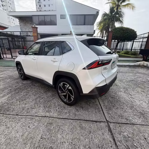 Vendo yaris cross año 2025
