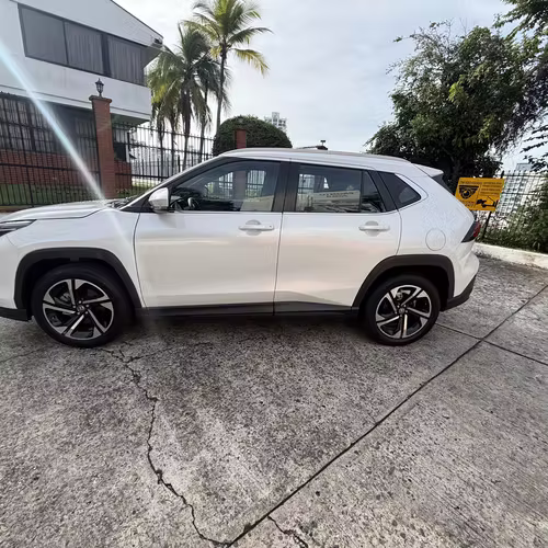 Vendo yaris cross año 2025