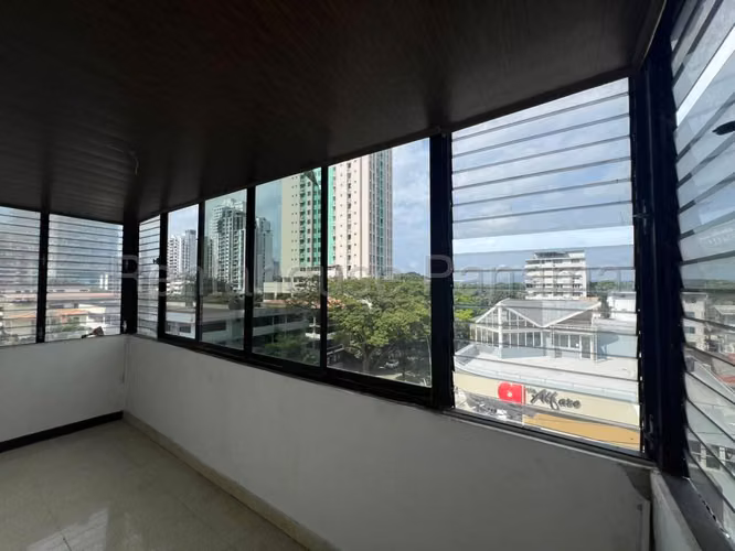 Amplio Apartamento en Venta en el Cangrejo 27PPM2161