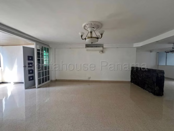 Amplio Apartamento en Venta en el Cangrejo 27PPM2161