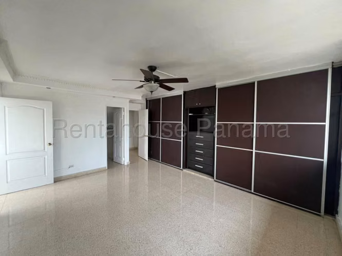 Amplio Apartamento en Venta en el Cangrejo 27PPM2161