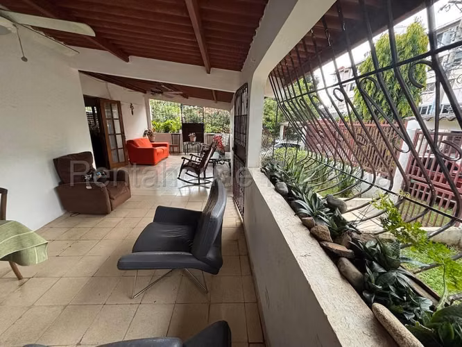 Espaciosa Casa en Venta en Pueblo Nuevo 27PPM2144