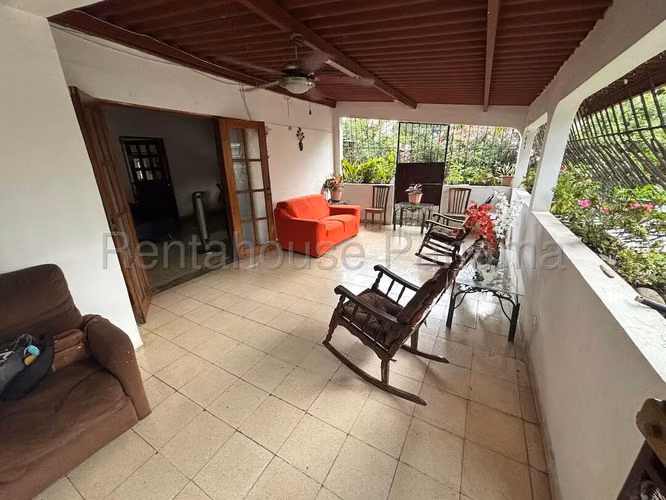 Espaciosa Casa en Venta en Pueblo Nuevo 27PPM2144