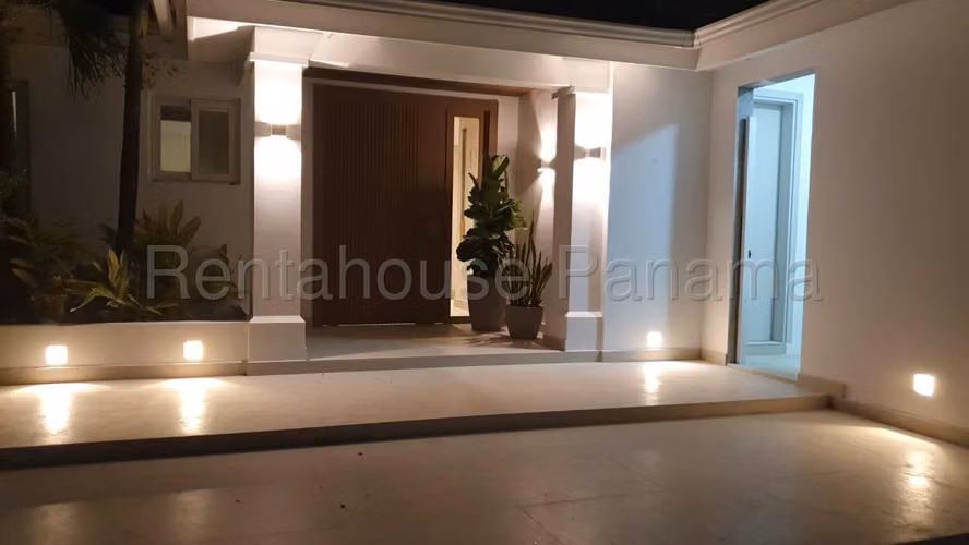 Espectacular Casa en Venta en Coclé 27PPM2157