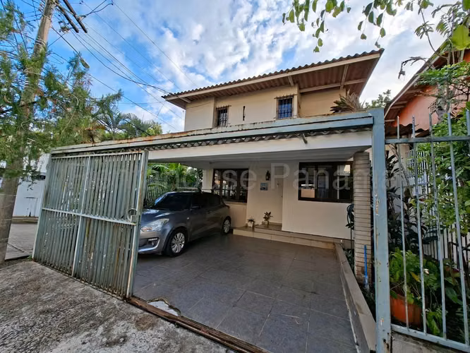 Casa en Venta en Condado del Rey | 4 Recámaras | 2 Niveles | 177 m²*