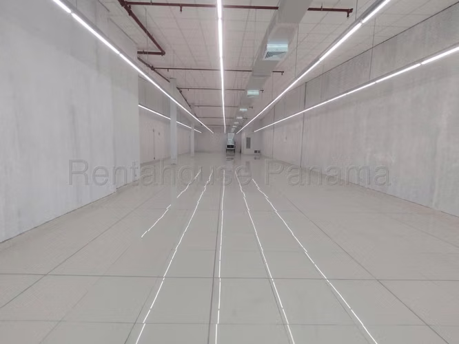 Local Comercial de 563mtr2 en Alquiler en Costa Sur 27PPM1169 - Imagen 9