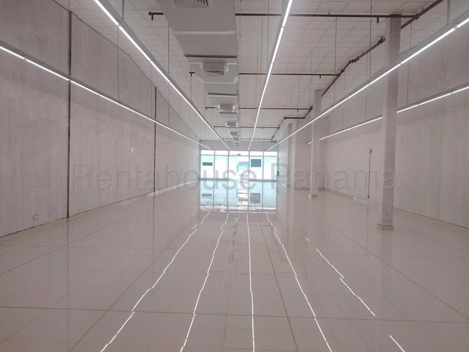 Local Comercial de 563mtr2 en Alquiler en Costa Sur 27PPM1169 - Imagen 1
