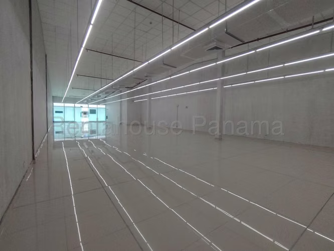 Local Comercial de 563mtr2 en Alquiler en Costa Sur 27PPM1169 - Imagen 4