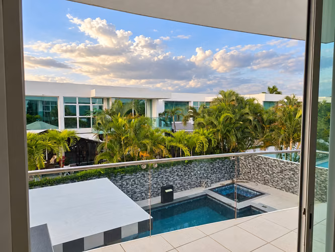 Costa Esmeralda | Piscina privada + jacuzzi + área social - Imagen 15