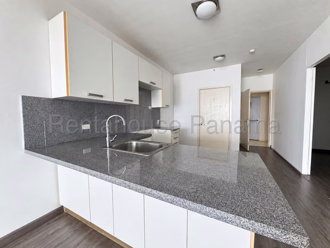 Venta Apartamento Avenida Balboa  -Frente al mar LR