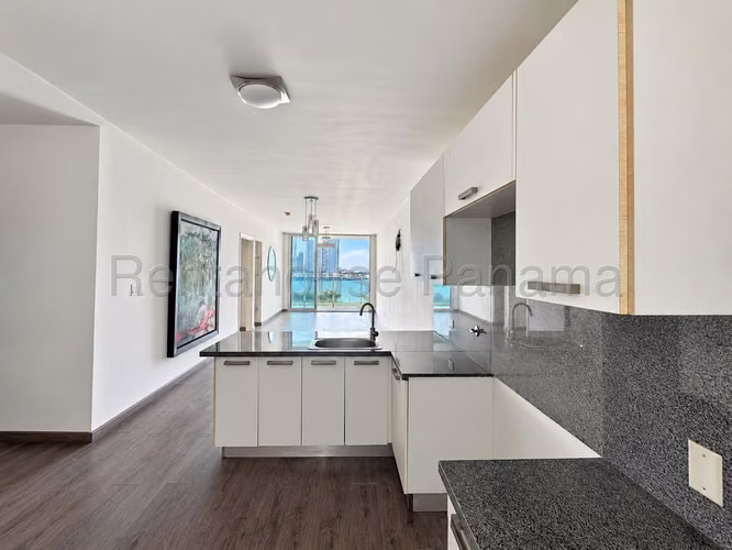Venta Apartamento Avenida Balboa  -Frente al mar LR