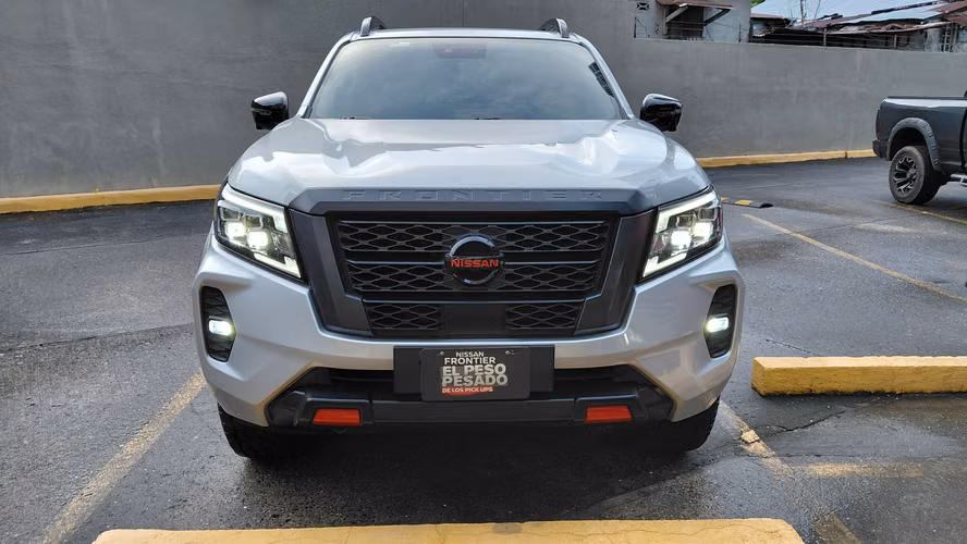 VENDO NISSAN FRONTIER PRO 4X AÑO 2023 IMPECABLE CON GARANTIA DE AGENCIA - Imagen 3