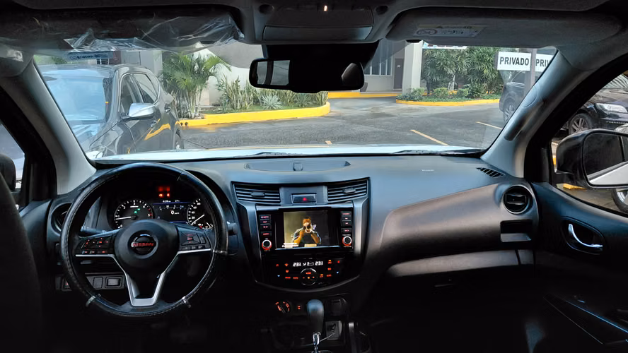 VENDO NISSAN FRONTIER PRO 4X AÑO 2023 IMPECABLE CON GARANTIA DE AGENCIA - Imagen 7