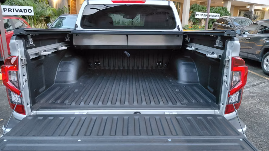 VENDO NISSAN FRONTIER PRO 4X AÑO 2023 IMPECABLE CON GARANTIA DE AGENCIA - Imagen 13
