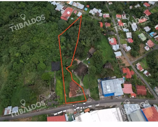 Venta de Casa Dos Niveles  con terreno en La Chorrera