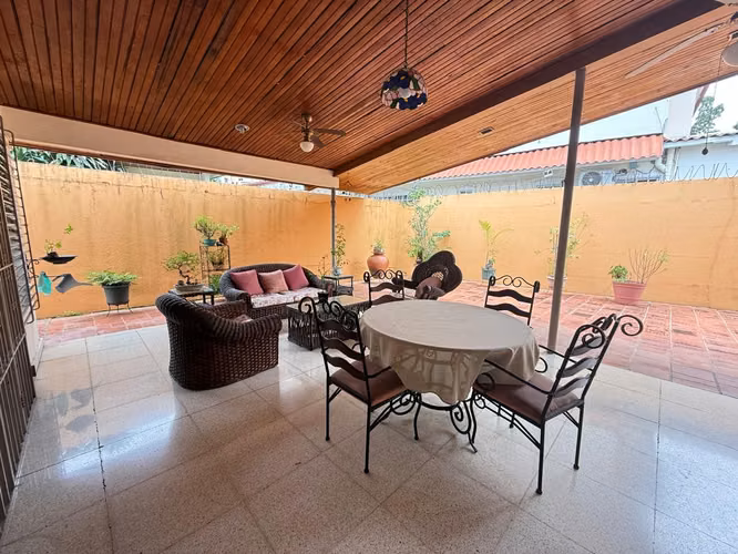 Venta de Casa en Urb. Villa Lilla, San Francisco