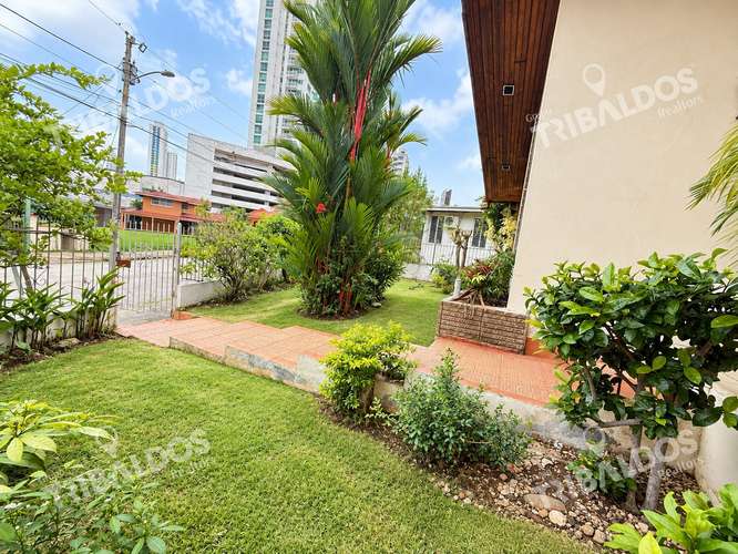 Venta de Casa Unifamiliar en San Francisco | 3 Recámaras, Amplia Terraza y 2 Estacionamientos