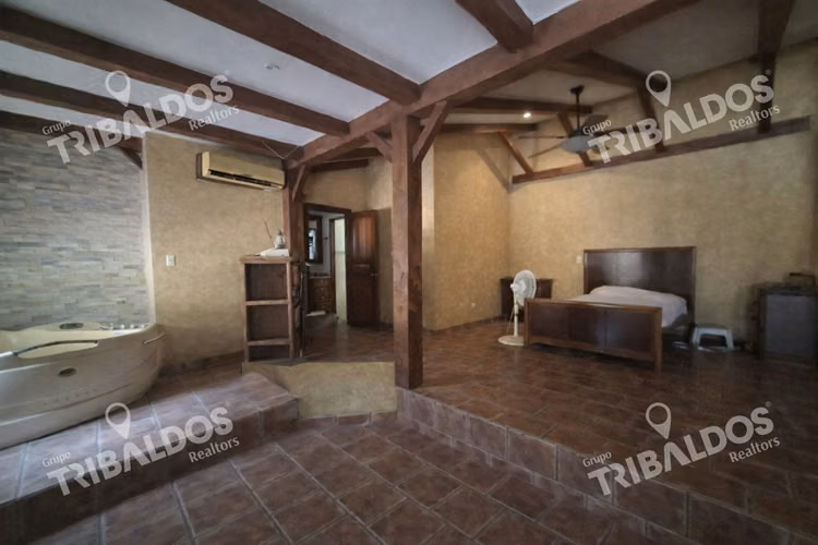 Venta de Casa tipo Chalet con Terreno en La Chorrera