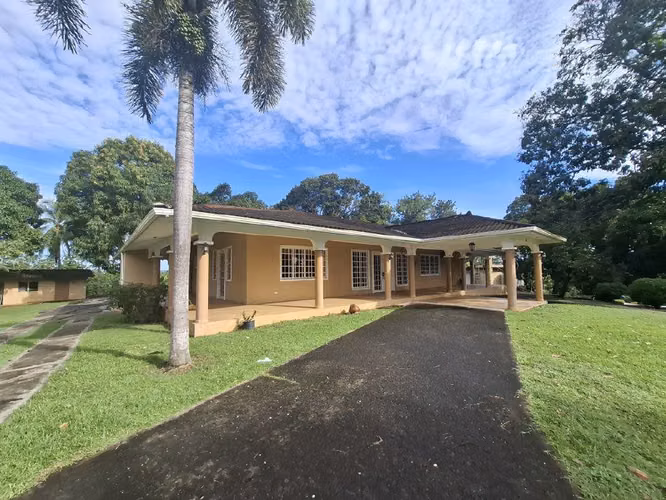 Venta de Casa tipo Chalet con Terreno en La Chorrera - Imagen 7
