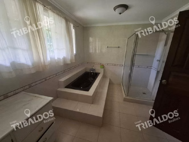 Venta de Casa tipo Chalet con Terreno en La Chorrera