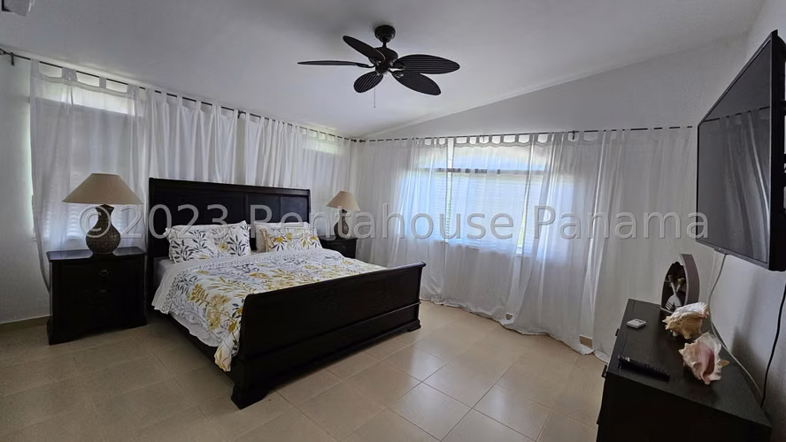 Vendo Casa en Coronado OF26-5500