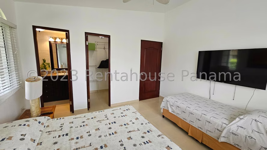Vendo Casa en Coronado OF26-5500