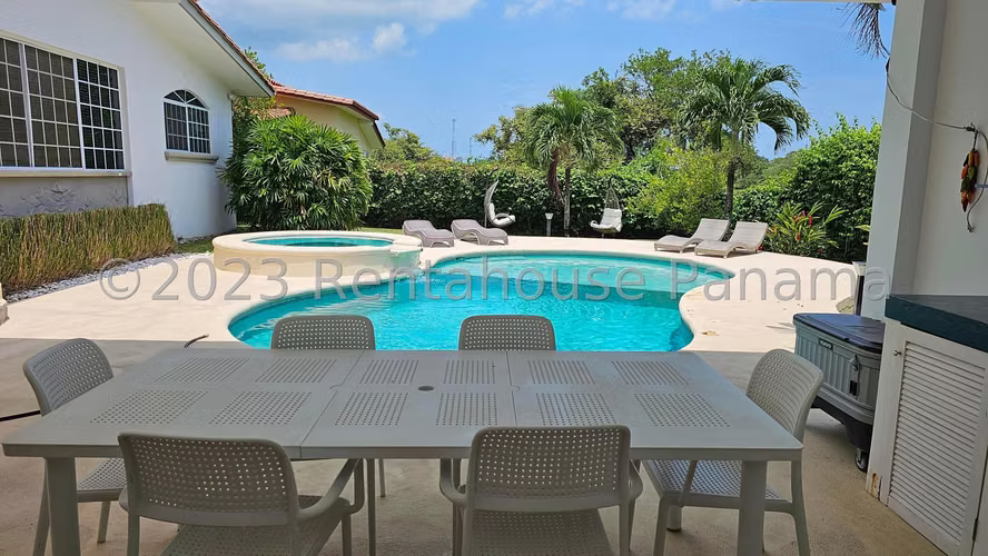 Vendo Casa en Coronado OF26-5500