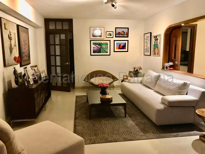 Vendo Apartamento de 191m2 en Altos del Golf Villa Gabriela 27-2145SRZ