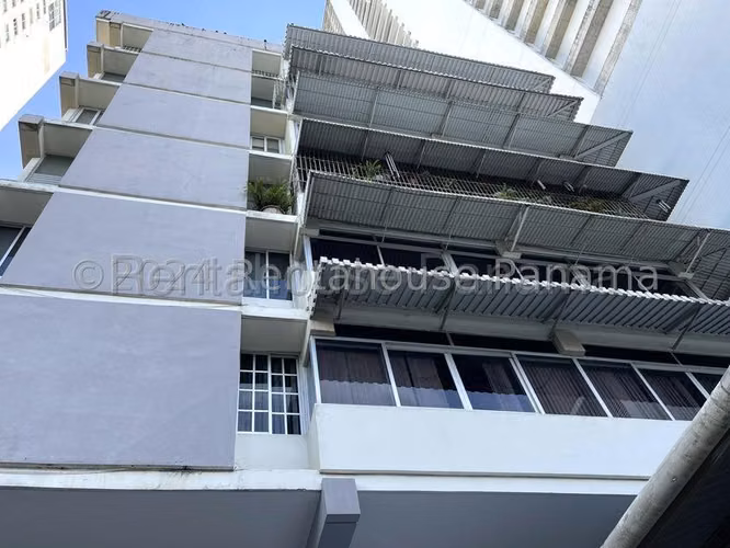 Vendo Apartamento de 191m2 en Altos del Golf Villa Gabriela 27-2145SRZ