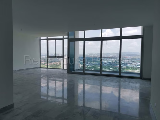 Vendo Apartamento de 251m2 en Santa Maria Ivy Tower 27-2176SRZ
