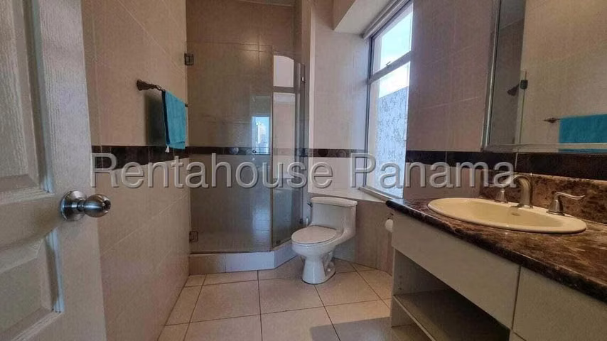 Alquiler Apartamento amoblado en Vista del Mar Av Balboa IH27-2130