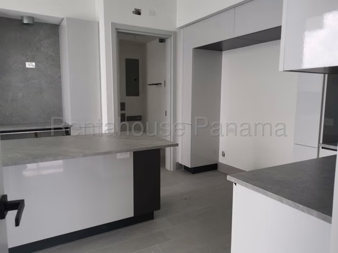 Alquiler de apartamento en PH Ivy Tower, Santa María*