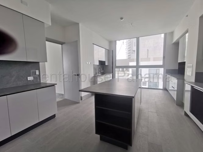 Alquiler de apartamento en PH Ivy Tower, Santa María*