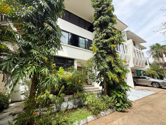Casa Duplex en Venta en Punta Paitilla con Piscina Cubierta y Gimnasio