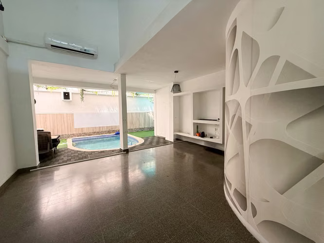 Casa Duplex en Venta en Punta Paitilla con Piscina Cubierta y Gimnasio