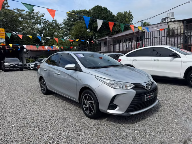 TOYOTA YARIS 2022 AUTOMATICO IMPECABLE!!! - Imagen 4