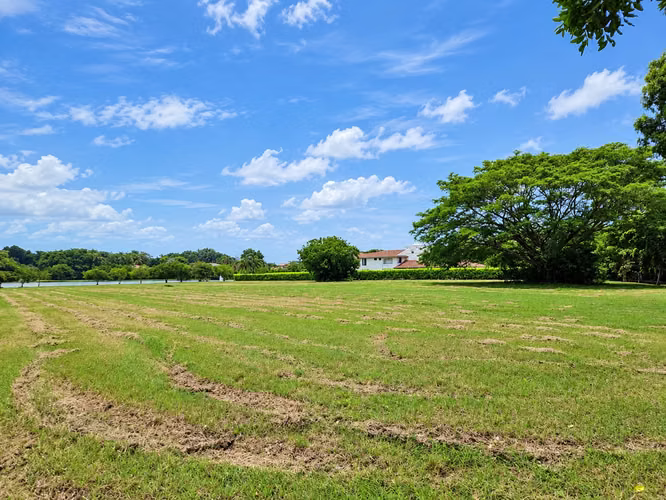 Venta de Terreno en Buenaventura, 4,229m² colindante con el lago