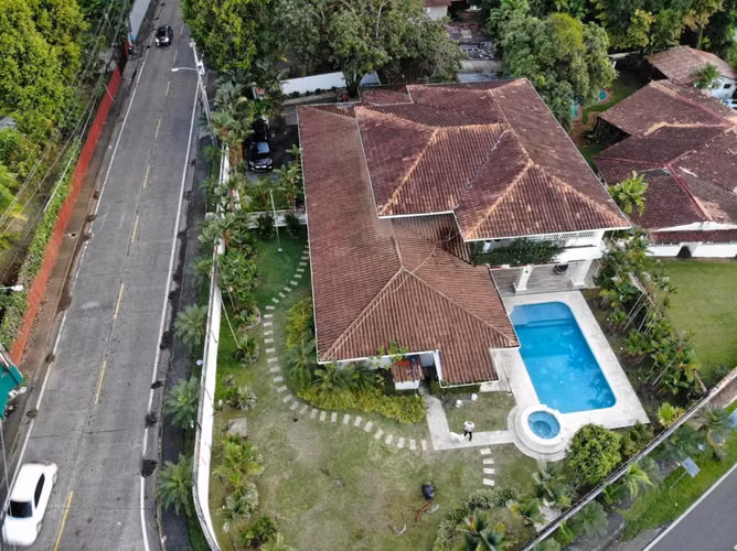  VENTA | CASA DE LUJO EN ALTOS DEL GOLF | US$1,500,000