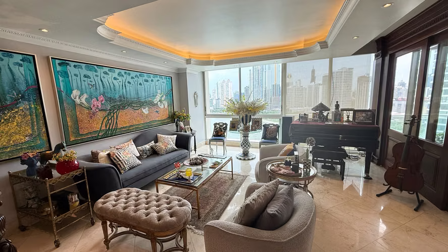 Apartamento Clásico, Bien Construido con Vista al Mar en Venta en P.H. Peninsula