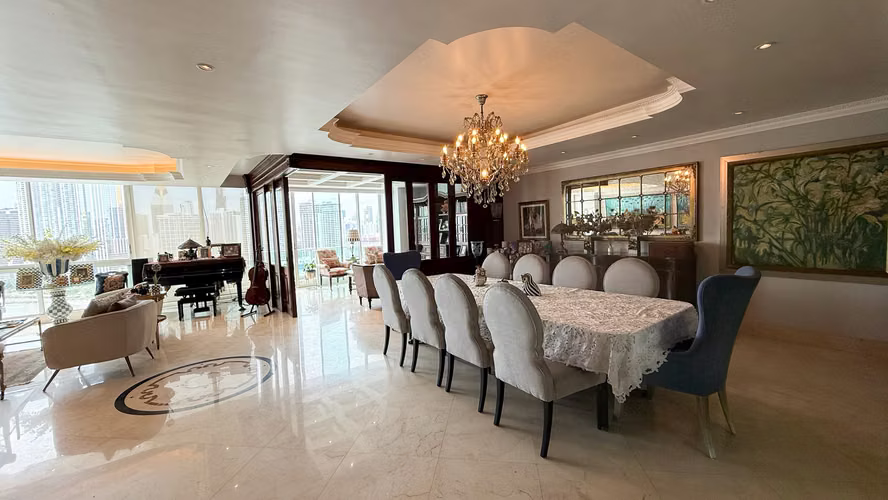 Apartamento Clásico, Bien Construido con Vista al Mar en Venta en P.H. Peninsula