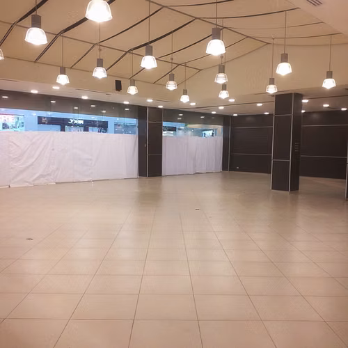Albrook Mall. Pasillo del Delfin. Local 1198.94mts 8 locales $5,000,000.00neg - Imagen 2