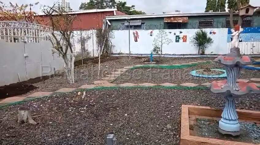 Excelente Oportunidad, Espaciosa Casa en Venta, Amplio Terreno ZM2