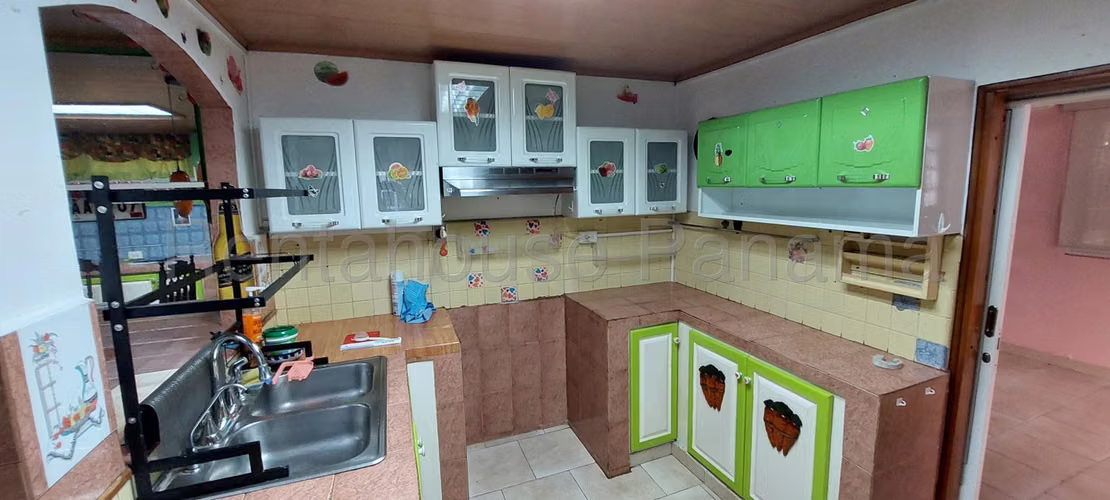 Excelente Oportunidad, Espaciosa Casa en Venta, Amplio Terreno ZM2