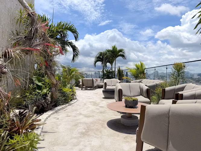 Loft Amoblado de 2 Recámaras en venta en Coco del Mar – 68 m² con Piscina y Gimnasio