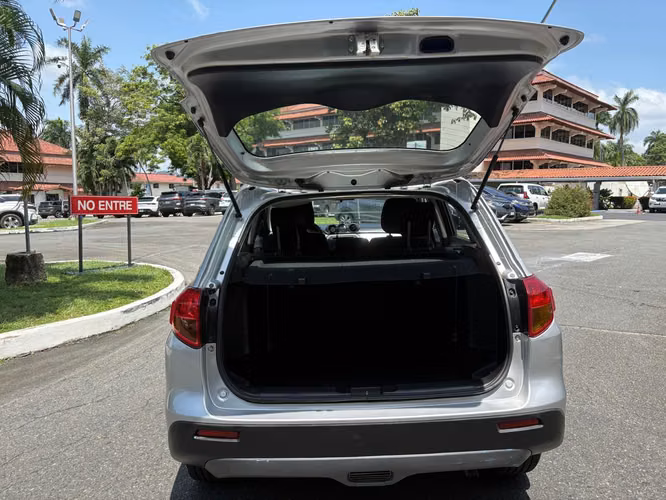 Suzuki Vitara 2017 automático – neumáticos y suspensión nuevos