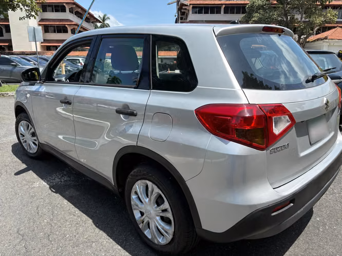 Suzuki Vitara 2017 automático – neumáticos y suspensión nuevos