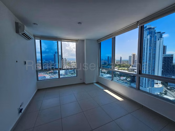 Se Vende Apartamento en Costa del Este LA27-2180