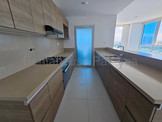 Se Vende Apartamento en Costa del Este LA27-2180