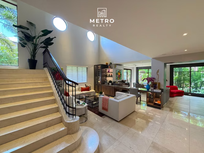 Lujosa Casa en Venta en Senderos Camino de Cruces