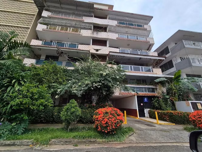 APARTAMENTO VINTAGE EN OBARRIO – AMPLIO Y CON GRAN POTENCIAL - Imagen 2